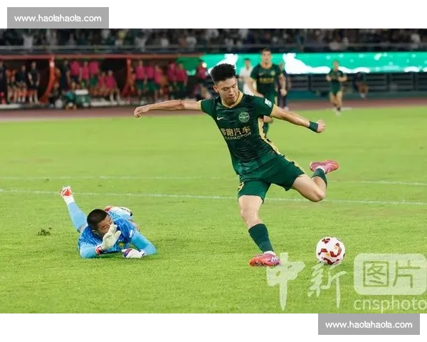 北京国安逆袭杭州绿城精彩大战双方互有攻守激情四射